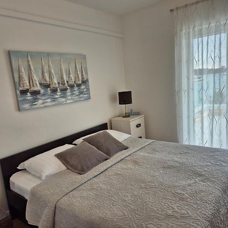 Apartment Danijela No. 2 Новаля Екстериор снимка